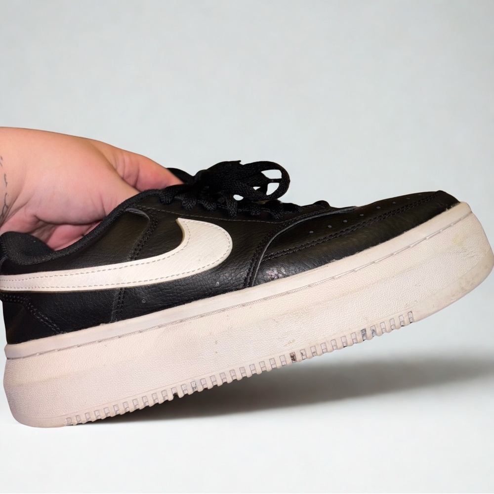 WOMEN'S NIKE COURT VISION ALTA LEATHER PLATFORM SNEAKERS - Picture 2 of 2